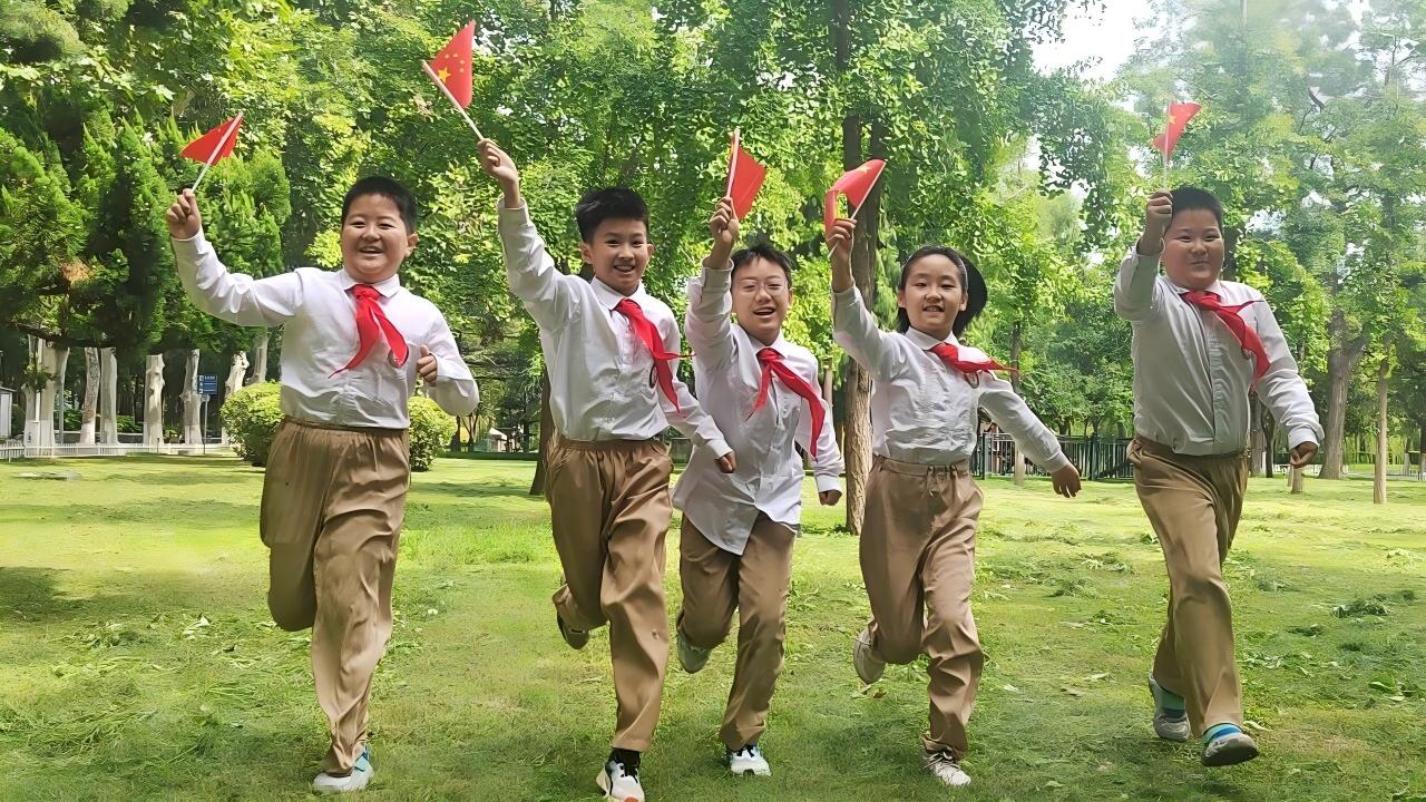 国庆快乐！新乡师生为祖国庆生！